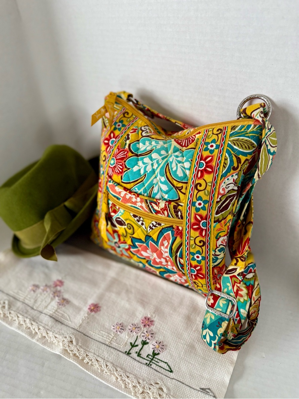 Vera Bradley Provençal pattern Quilted Floral Crossbody - Picture 7 of 7